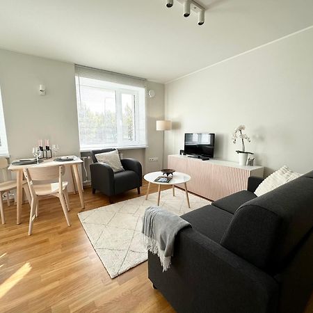 Lovely Beachfront Apartment In Paernu Buitenkant foto