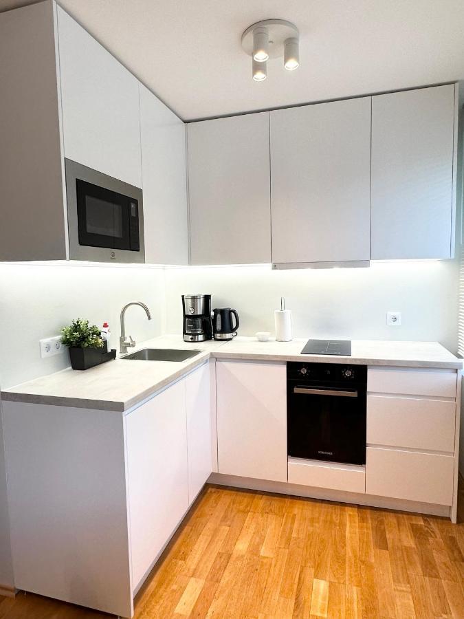 Lovely Beachfront Apartment In Paernu Buitenkant foto